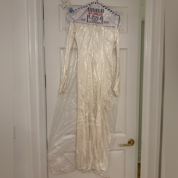 Caroline Constas Chic White High-Low Dress with Flared Sleeves - Picture 5 of 5